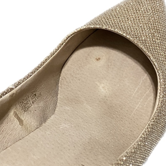 Le Chateau ‘Moda Reflex’ Gold Heels - Picture 11 of 16